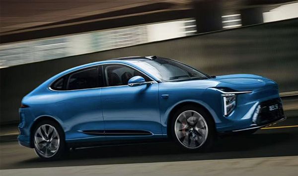 用遥控追求极致速度；蔡浩宇AI游戏上架2719元｜极客早知道Sam Altman：AI存在泡沫；宇树机器人夺金王兴兴：(图3)